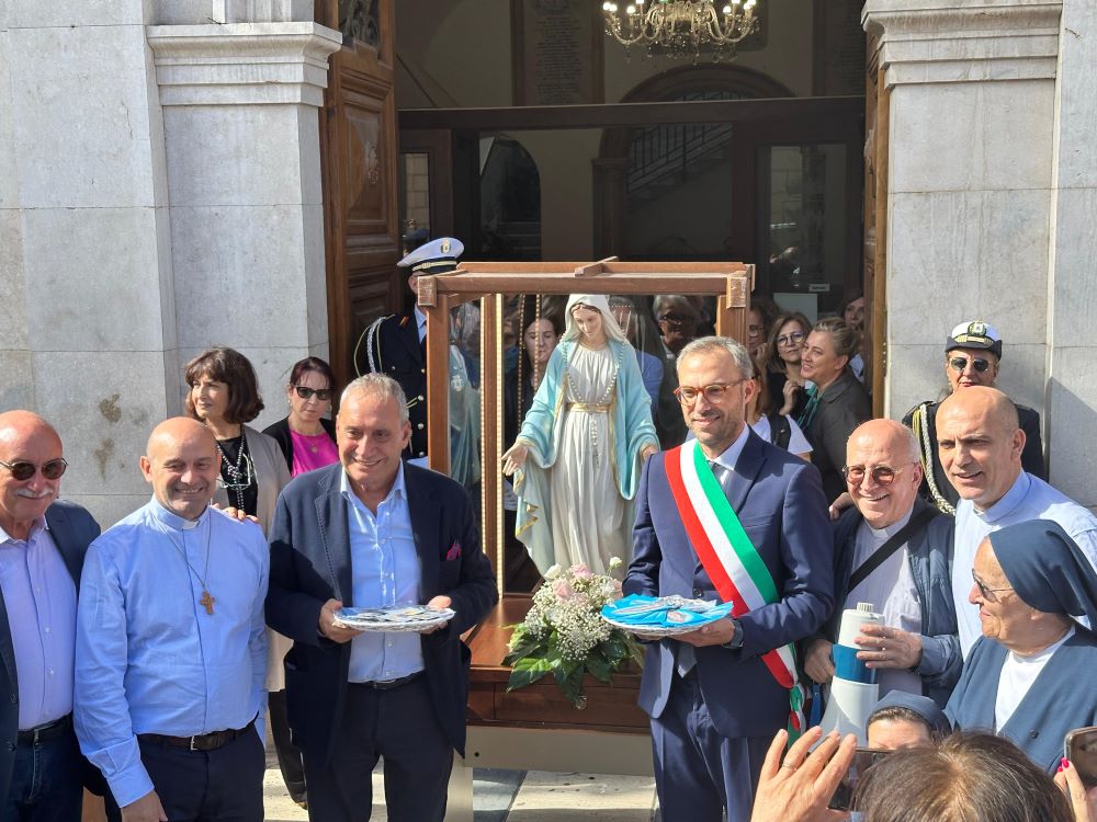 Pellegrinaggio della statua della Vergine della Medaglia Miracolosa