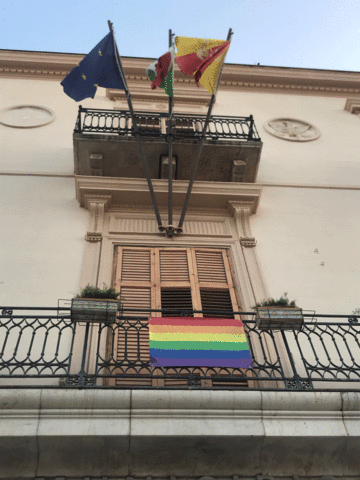Alcamo la bandiera arcobaleno per i diritti umani e civili